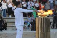 Το σύνολο των γαλλικών ΜΜΕ αναφέρεται στη τελετή παράδοσης της Ολυμπιακής φλόγας από την Ελλάδα στη Γαλλία