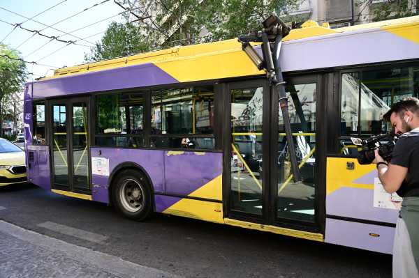 ΟΣΥ: Πώς έγινε το ατύχημα στην Πανεπιστημίου με το τουριστικό λεωφορείο