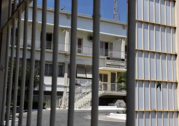 Κορυδαλλός: Ναρκωτικά, μαχαίρια και κινητά τηλέφωνα βρέθηκαν μετά από έρευνα της Δίωξης Ναρκωτικών στις φυλακές