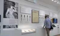 Τα εν Δήμω: Το Μουσείο Κάλλας σε ένα πανέμορφο διατηρητέο κτίριο του μεσοπολέμου στην οδό Μητροπόλεως