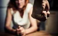 Οι Υπηρεσίες Ενδοοικογενειακής Βίας έχουν επιληφθεί σε 45.282 περιστατικά από το 2019 μέχρι το α’ τρίμηνο του 2024