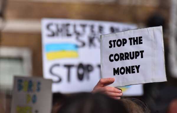 Ουκρανία: Απολύσεις δύο αξιωματούχων για διαφθορά