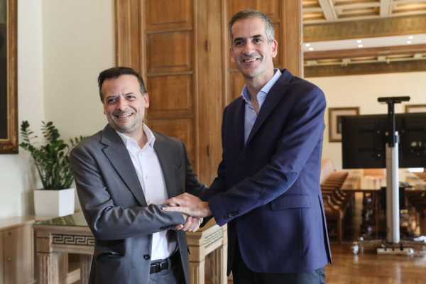 Μπακογιάννης με Δούκα στο Δημαρχείο της Αθήνας: Ξεκινήσαμε τη μετάβαση, να μη χαθεί ούτε μια μέρα – Σε καλό κλίμα η συνάντηση