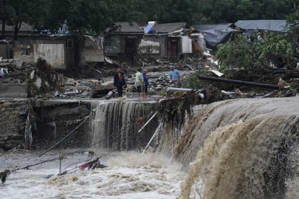 Φονικές πλημμύρες στην Κίνα λόγω τροπικής καταιγίδας – 20 νεκροί και 33 αγνοούμενοι