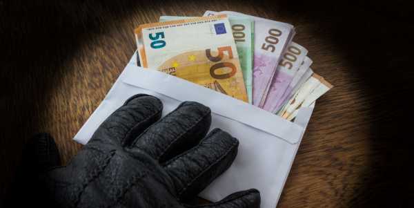 Βαριές «καμπάνες» για μαύρο χρήμα και φοροδιαφυγή
