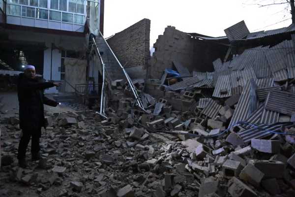 Στους 131 έφθασαν οι νεκροί από τον ισχυρό σεισμό στη βορειοδυτική Κίνα