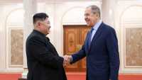Βόρεια Κορέα: Συνάντηση του Κιμ Γιονγκ Ουν με τον Σεργκέι Λαβρόφ – Το «ευχαριστώ» του Ρώσου ΥΠΕΞ στην Πιονγκγιάνγκ