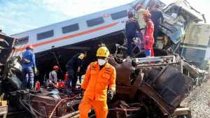 Ινδονησία: Σύγκρουση τρένων – 3 νεκροί και 28 τραυματίες