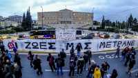 «Οι ζωές μας μετράνε»: Συγκεντρώσεις διαμαρτυρίας στην Αθήνα για το δυστύχημα στα Τέμπη