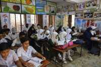 Μπανγκλαντές: Άνοιξαν και πάλι τα σχολεία εν μέσω σφοδρού καύσωνα