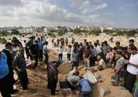 Γάζα: Τουλάχιστον 50 άτομα όλων των ηλικιών ήταν θαμμένα σε ομαδικό τάφο στη Χαν Γιουνίς, ανακοίνωσαν οι υγειονομικές αρχές του θύλακα