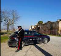 Ιταλία: Ένοπλος στρατιώτης έχει οχυρωθεί στο σπίτι του – Eίχε αναρτήσει απειλητικά βίντεο και περιφερόταν στους δρόμους με όπλο