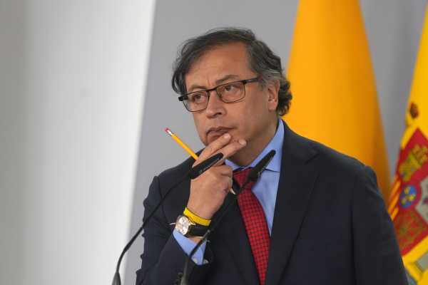 Ο πρόεδρος της Κολομβίας υπερασπίζεται τις διαπραγματεύσεις με τον ELN στο Κογκρέσο