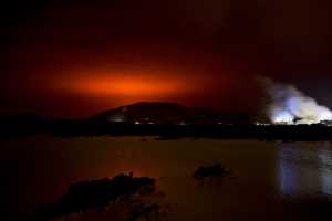 Ισλανδία: Κίνδυνος ηφαιστειακής έκρηξης στη χερσόνησο Ρέικιανες – Εκκενώθηκε πόλη 3.000 κατοίκων
