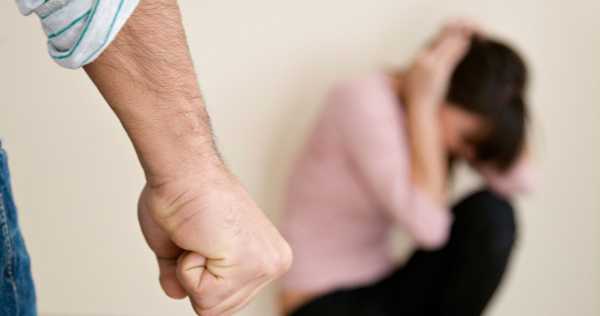 Κύμα ενδοοικογενειακής βίας: Κάθε 45 λεπτά και ένα νέο περιστατικό