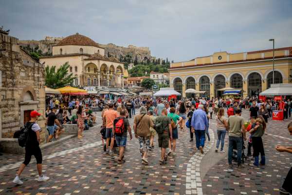 ΤτΕ: 22,6 εκατομμύρια τουρίστες μπήκαν στην Ελλάδα στο οκτάμηνο – Έσοδα 14,7 δισ. ευρώ