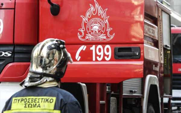 Επιχείρηση της Πυροσβεστικής σε πυρκαγιά διαμερίσματος στη Νέα Σμύρνη