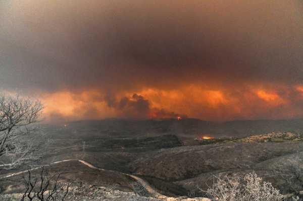 Φωτιά στον Έβρο: Νέες αναζωπυρώσεις και εκκενώσεις οικισμών μέσω 112 – Τα 13 μέτρα στήριξης
