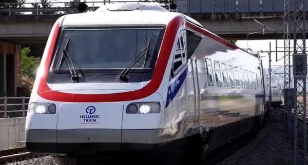 Hellenic Train: Ακινητοποιημένη αμαξοστοιχία στον σταθμό Κορινού – Με λεωφορεία μετακινούνται οι επιβάτες