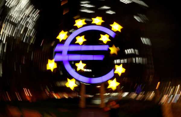 Η ευρωζώνη σηκώνεται από το…κρεβάτι του πόνου
