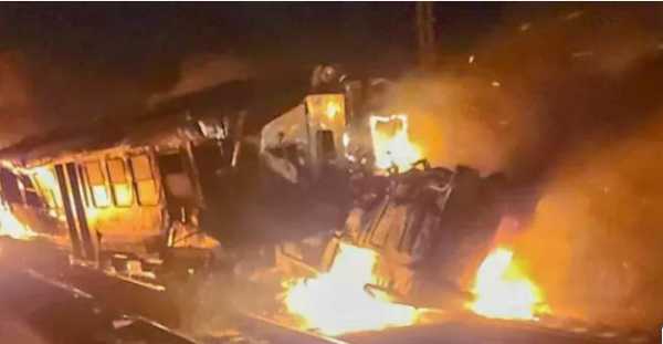 Ιταλία: Αμαξοστοιχία παρέσυρε φορτηγό στην Καλαβρία- Δύο νεκροί