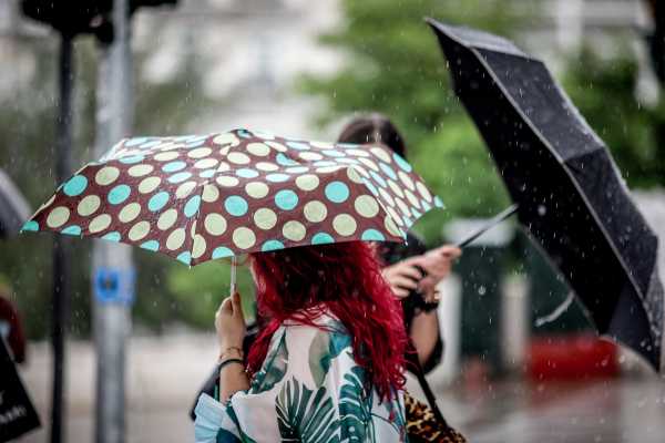 Ο καιρός με τον Π. Γιαννόπουλο: Νοτιάδες και βροχές από σήμερα το απόγευμα – Καταιγίδες την Τετάρτη (22/11)