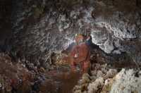 Εντυπωσιακές εικόνες 616 μέτρα κάτω από τη γη - Εξερευνώντας τα σπήλαια στα Λευκά Όρη (pics)