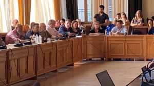 Δημοτικό συμβούλιο Ηρακλείου: Νέα πιο... πειστική απόφαση στήριξης των συμβασιούχων