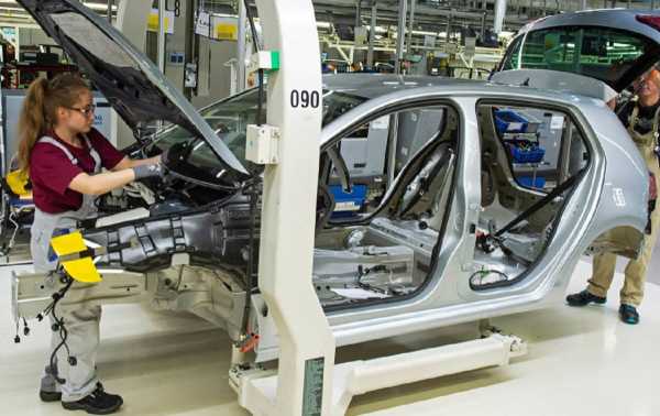 Αυτοκινητοβιομηχανία: Η ηλεκτροκίνηση μειώνει τους εργαζόμενους στους προμηθευτές