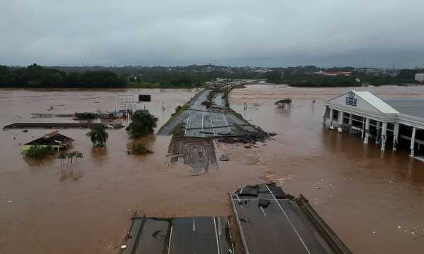 Βραζιλία: Κατέρρευσαν γέφυρες και υπερχείλισαν ποτάμια από τις πλημμύρες – Τουλάχιστον 56 νεκροί