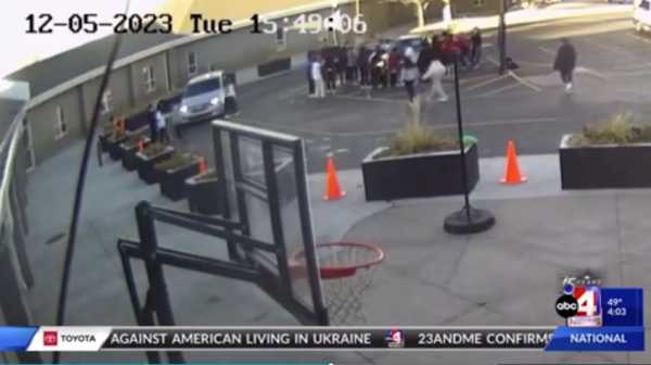 ΗΠΑ – Βίντεο: Μαθητές σήκωσαν αυτοκίνητο για να απεγκλωβίσουν μητέρα και γιο