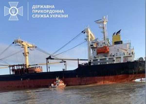Ελληνόκτητο πλοίο έπεσε σε νάρκη στη Μαύρη Θάλασσα: Καμία ανησυχία για την υγεία των δύο Ελλήνων ναυτικών που τραυματίστηκαν