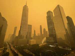 Νέα Υόρκη: Καλύφθηκε ξανά από καπνό ο Καναδάς – Δυνητικά επικίνδυνος ο αέρας μετά τις φωτιές