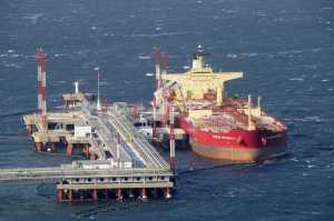 CNN: Σχηματίστηκε μυστικός στόλος 600 τάνκερ που μετέφεραν ρωσικό πετρέλαιο