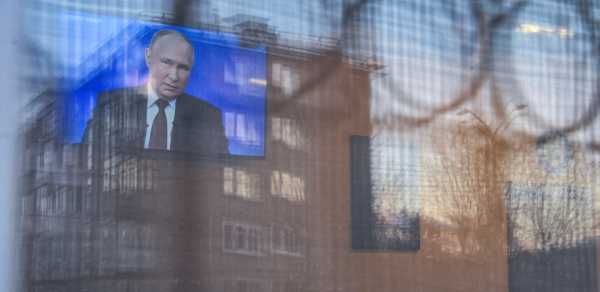 Πώς ο νέος «Πατερούλης» Πούτιν ανεβάζει τη ρωσική οικονομία