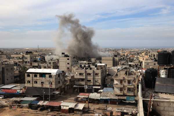 Σφοδρές μάχες στη Γάζα: Σφίγγει ο κλοιός στον καταυλισμό Αλ Σάτι, φόβοι για προβοκάτσια – Η ΕΡΤ στην πρώτη γραμμή του πολέμου