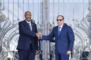 Σουδάν: Ο επικεφαλής των ενόπλων δυνάμεων έφθασε στην Αίγυπτο, στην πρώτη επίσκεψή του στο εξωτερικό μετά τον Απρίλιο