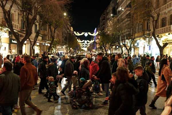Θεσσαλονίκη: Πρεμιέρα για το εορταστικό ωράριο των καταστημάτων