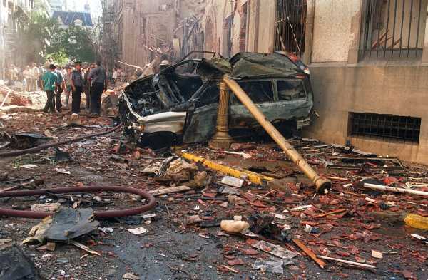 Αργεντινή: Η Δικαιοσύνη κατηγορεί το Ιράν και τη Χεζμπολάχ για τις επιθέσεις στο Μπουένος Άιρες το 1992 και το 1994