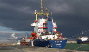 Λέσβος – Βύθιση φορτηγού πλοίου: Σε πλήρη εξέλιξη οι έρευνες για τον εντοπισμό των μελών του πληρώματος