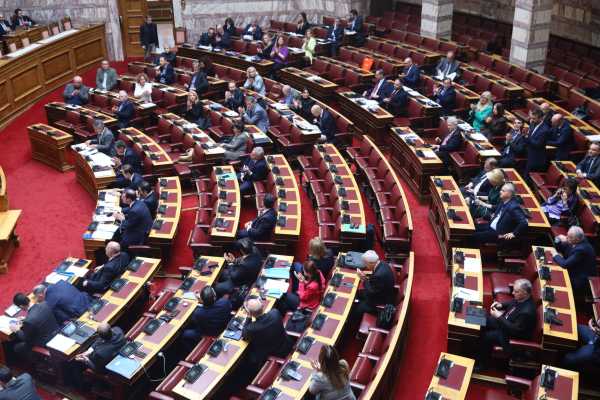 Βουλή: Στην ολομέλεια το ν/σ για τα μη κρατικά ΑΕΙ – Η ένσταση αντισυνταγματικότητας αναμένεται να απορριφθεί