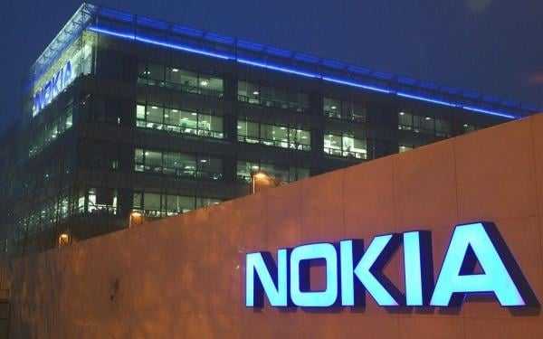 Γιατί βυθίστηκε σε χαμηλά 3 ετών η μετοχή της Nokia