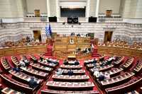 Βουλή: Στην ολομέλεια το νομοσχέδιο για την επέκταση του προγράμματος «Στέγαση και εργασία για τους αστέγους»
