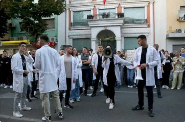 Η Αλβανία προσπαθεί να σταματήσει τη φυγή των νέων γιατρών