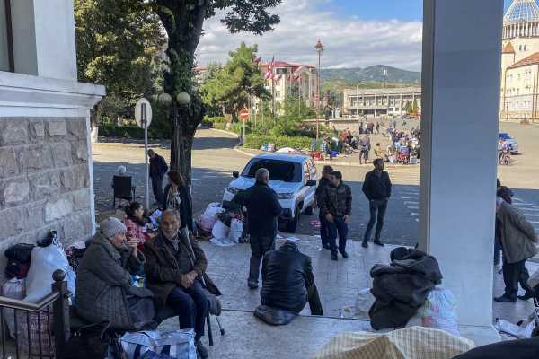 Ναγκόρνο Καραμπάχ: Σχεδόν το ένα τέταρτο του πληθυσμού καταφεύγει στην Αρμενία