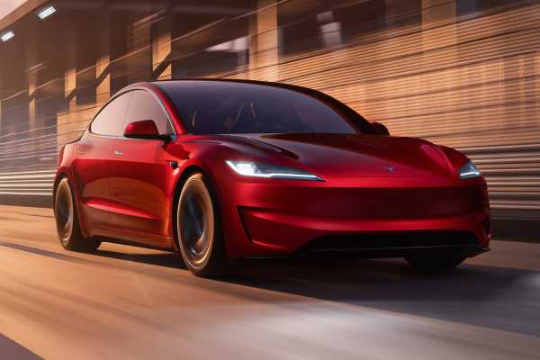 Νέο Tesla Model 3 Performance με 0-100 «ρουκέτα» (+τιμή Ελλάδα)