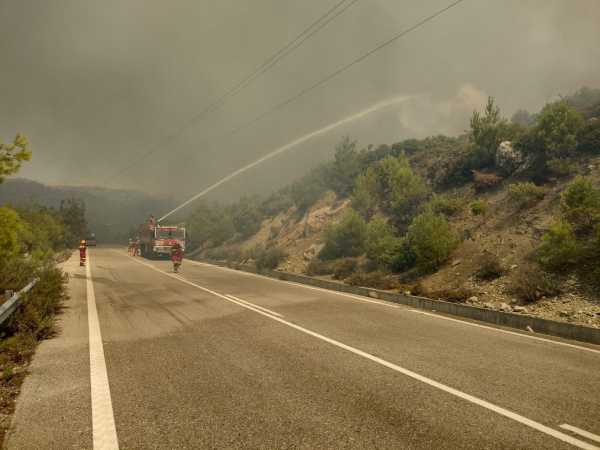 Ν. Μηταράκης: Η ΕΛΑΣ συνδράμει στην «μάχη» κατάσβεσης της πυρκαγιάς στη Ρόδο