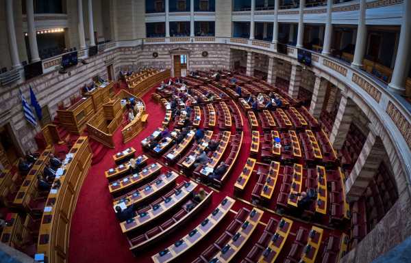 Βουλή: Σήμερα η ψηφοφορία επί της τροπολογίας για το μεταναστευτικό – Τι προβλέπει