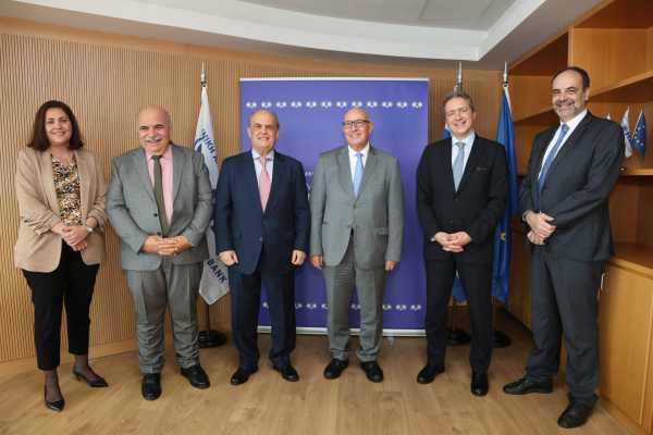 Συνεργασία ΕΤΕπ – HDB για χρηματοδότηση νέων σχεδίων ενίσχυσης μικρομεσαίων επιχειρήσεων