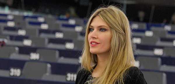 Η Εύα Καϊλή προσφεύγει στο Ευρωπαϊκό Κοινοβούλιο για «παραβίαση ασυλίας» και «παρακολούθηση»